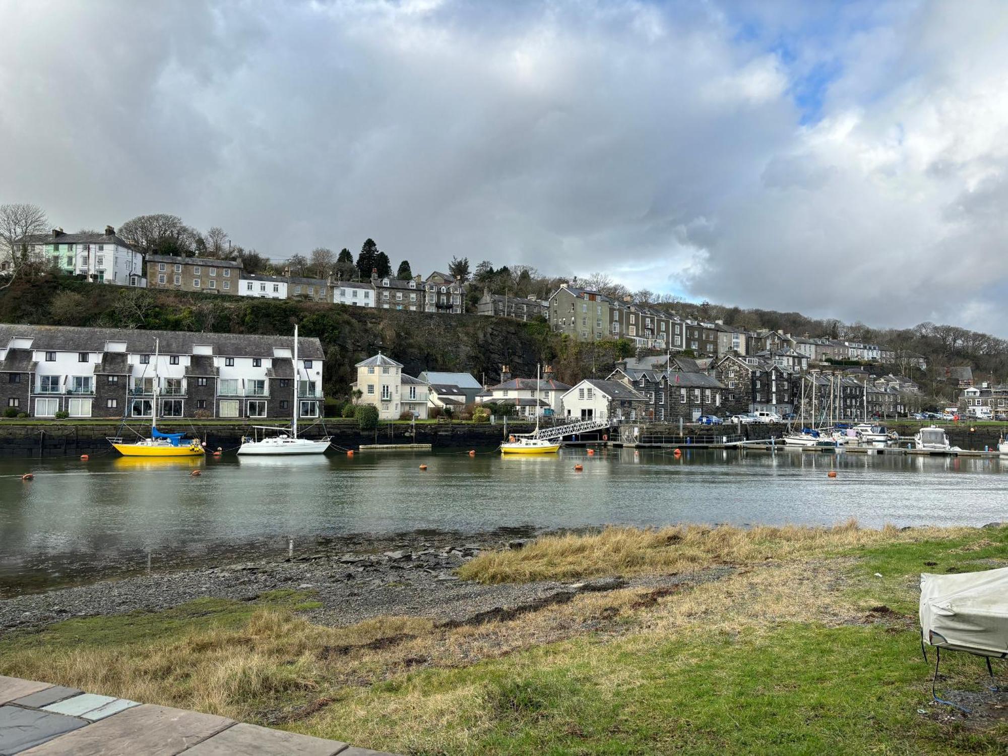 Harbwr Hideaway Apartment Porthmadog Exterior photo